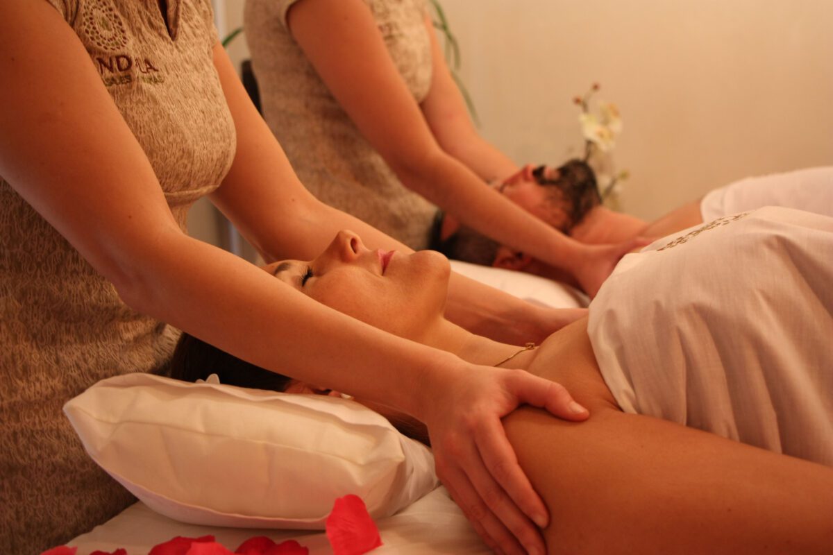 para dos: Masaje de relajación y descontracturante de espalda