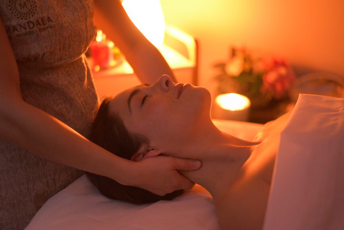 Terapia de limpieza energética y armonización con masajes