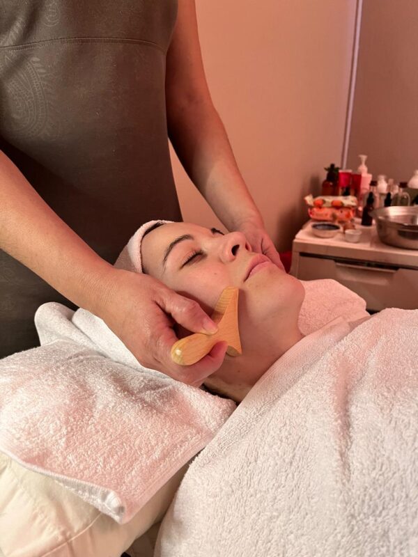 Tratamiento facial oriental wood therapy